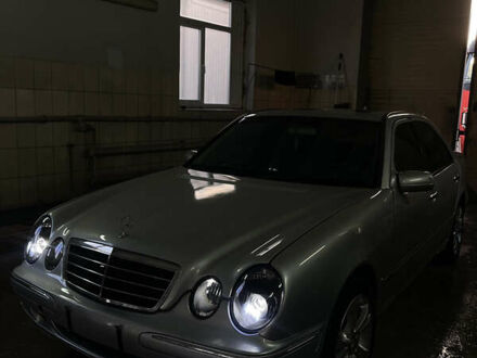 Серый Мерседес Е-Класс, объемом двигателя 2.2 л и пробегом 698 тыс. км за 4800 $, фото 1 на Automoto.ua