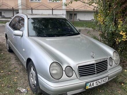 Серый Мерседес Е-Класс, объемом двигателя 2.15 л и пробегом 403 тыс. км за 4600 $, фото 1 на Automoto.ua