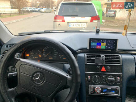 Мерседес Е-Класс 1999 в Киеве на Automoto.ua Серый Мерседес Е-Класс, объемом двигателя 2 л и пробегом 408 тыс. км за 3000 $, фото 1 на Automoto.ua
