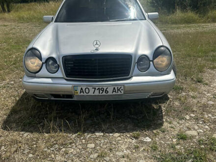 Мерседес Е-Класс 1999 в Ужгороде на Automoto.ua Серый Мерседес Е-Класс, объемом двигателя 2 л и пробегом 330 тыс. км за 2800 $, фото 1 на Automoto.ua