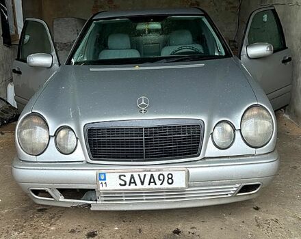 Серый Мерседес Е-Класс, объемом двигателя 2.2 л и пробегом 400 тыс. км за 3600 $, фото 1 на Automoto.ua