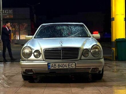 Мерседес Е-Клас 1999 у Гайвороне на Automoto.ua Сірий Мерседес Е-Клас, об'ємом двигуна 2 л та пробігом 350 тис. км за 4000 $, фото 1 на Automoto.ua