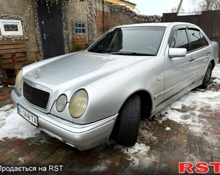 Серый Мерседес Е-Класс, объемом двигателя 2 л и пробегом 200 тыс. км за 2850 $, фото 1 на Automoto.ua