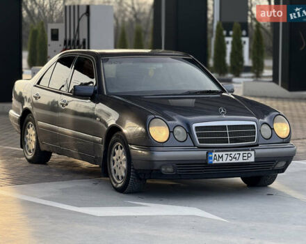 Серый Мерседес Е-Класс, объемом двигателя 2 л и пробегом 330 тыс. км за 2999 $, фото 1 на Automoto.ua