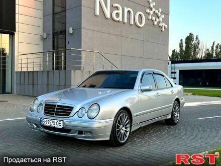 Серый Мерседес Е-Класс, объемом двигателя 3.2 л и пробегом 449 тыс. км за 4999 $, фото 1 на Automoto.ua