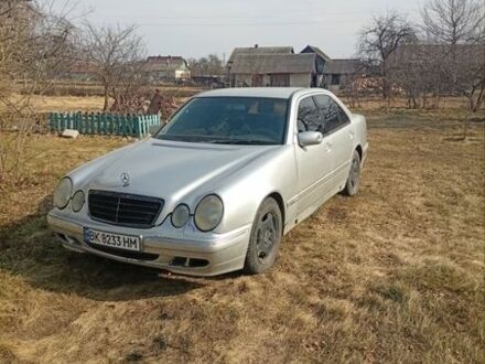 Серый Мерседес Е-Класс, объемом двигателя 2.15 л и пробегом 400 тыс. км за 2800 $, фото 1 на Automoto.ua