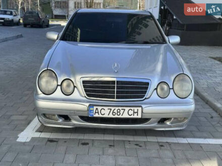 Серый Мерседес Е-Класс, объемом двигателя 3.2 л и пробегом 300 тыс. км за 3850 $, фото 1 на Automoto.ua