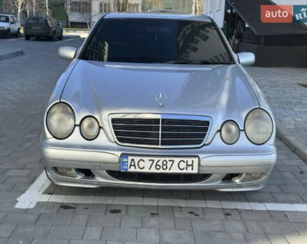 Серый Мерседес Е-Класс, объемом двигателя 3.2 л и пробегом 300 тыс. км за 3850 $, фото 1 на Automoto.ua