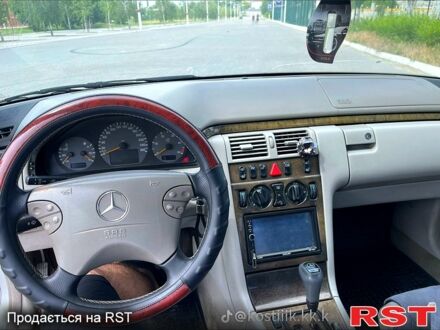 Серый Мерседес Е-Класс, объемом двигателя 3.2 л и пробегом 500 тыс. км за 3000 $, фото 1 на Automoto.ua