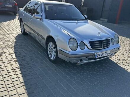 Серый Мерседес Е-Класс, объемом двигателя 2 л и пробегом 413 тыс. км за 2600 $, фото 1 на Automoto.ua