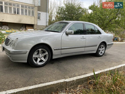 Мерседес Е-Класс 2000 в Белгород-Днестровском на Automoto.ua Серый Мерседес Е-Класс, объемом двигателя 2 л и пробегом 208 тыс. км за 6500 $, фото 1 на Automoto.ua