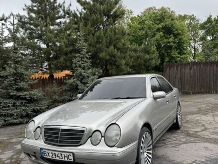 Мерседес Е-Класс 2000 в Жмеренке на Automoto.ua Серый Мерседес Е-Класс, объемом двигателя 2 л и пробегом 402 тыс. км за 3600 $, фото 1 на Automoto.ua
