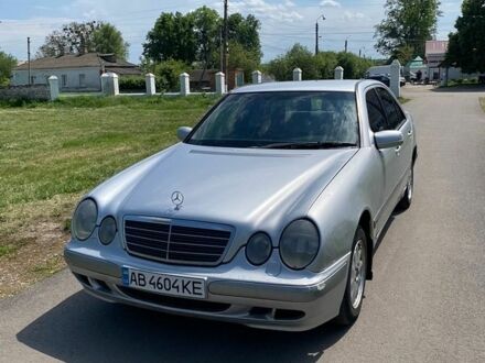 Сірий Мерседес Е-Клас, об'ємом двигуна 2 л та пробігом 407 тис. км за 2750 $, фото 1 на Automoto.ua