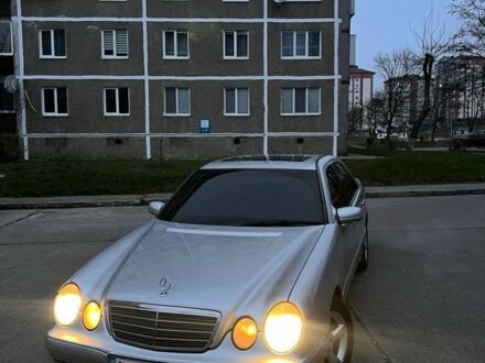 Серый Мерседес Е-Класс, объемом двигателя 3.2 л и пробегом 310 тыс. км за 3699 $, фото 1 на Automoto.ua