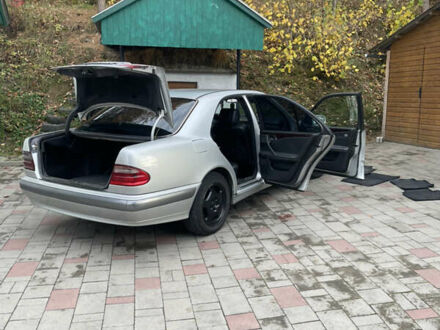 Серый Мерседес Е-Класс, объемом двигателя 2.15 л и пробегом 370 тыс. км за 3200 $, фото 1 на Automoto.ua