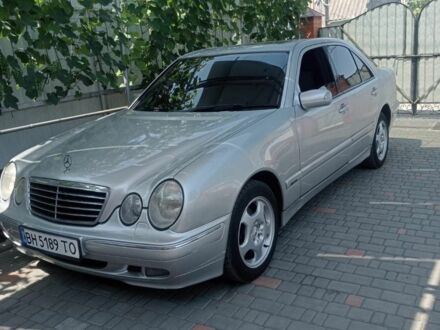 Серый Мерседес Е-Класс, объемом двигателя 2 л и пробегом 300 тыс. км за 3500 $, фото 1 на Automoto.ua