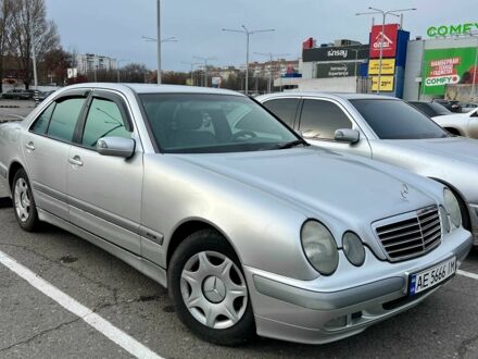 Сірий Мерседес Е-Клас, об'ємом двигуна 2 л та пробігом 298 тис. км за 5200 $, фото 1 на Automoto.ua