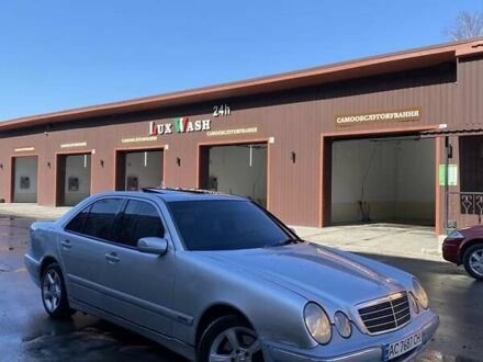 Серый Мерседес Е-Класс, объемом двигателя 3.2 л и пробегом 307 тыс. км за 3900 $, фото 1 на Automoto.ua