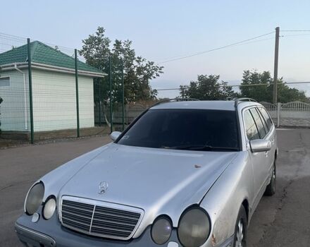 Сірий Мерседес Е-Клас, об'ємом двигуна 2.2 л та пробігом 400 тис. км за 1751 $, фото 1 на Automoto.ua