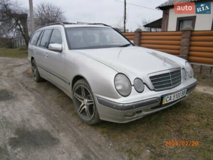 Сірий Мерседес Е-Клас, об'ємом двигуна 2.1 л та пробігом 300 тис. км за 4999 $, фото 1 на Automoto.ua
