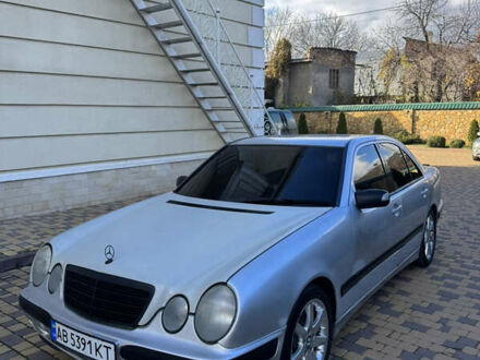 Сірий Мерседес Е-Клас, об'ємом двигуна 2.6 л та пробігом 300 тис. км за 2450 $, фото 1 на Automoto.ua