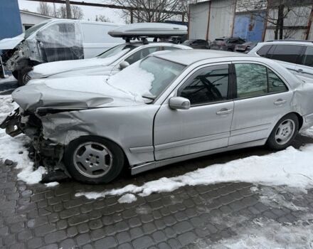 Серый Мерседес Е-Класс, объемом двигателя 0 л и пробегом 270 тыс. км за 1000 $, фото 1 на Automoto.ua