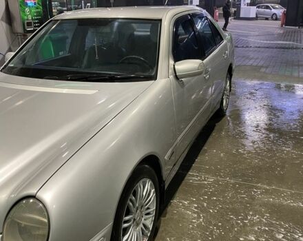 Серый Мерседес Е-Класс, объемом двигателя 2.7 л и пробегом 347 тыс. км за 4900 $, фото 1 на Automoto.ua