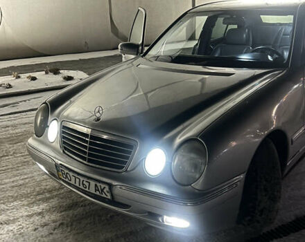 Сірий Мерседес Е-Клас, об'ємом двигуна 2.2 л та пробігом 300 тис. км за 4500 $, фото 1 на Automoto.ua