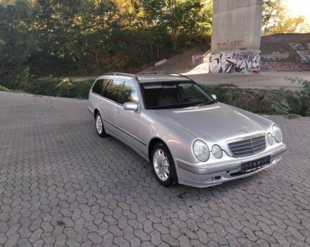 Серый Мерседес Е-Класс, объемом двигателя 2.2 л и пробегом 235 тыс. км за 4640 $, фото 1 на Automoto.ua