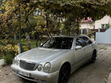Мерседес Е-Класс 2000 в Коломые на Automoto.ua Серый Мерседес Е-Класс, объемом двигателя 2.8 л и пробегом 490 тыс. км за 4400 $, фото 1 на Automoto.ua