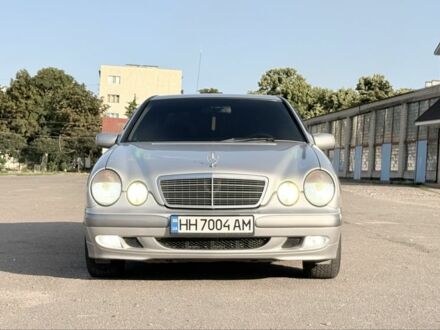 Сірий Мерседес Е-Клас, об'ємом двигуна 2 л та пробігом 200 тис. км за 8422 $, фото 1 на Automoto.ua