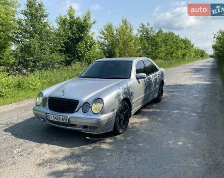 Серый Мерседес Е-Класс, объемом двигателя 2.2 л и пробегом 406 тыс. км за 5500 $, фото 1 на Automoto.ua