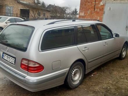 Мерседес Е-Клас 2000 у Івано-Франківську на Automoto.ua Сірий Мерседес Е-Клас, об'ємом двигуна 2 л та пробігом 320 тис. км за 4400 $, фото 1 на Automoto.ua