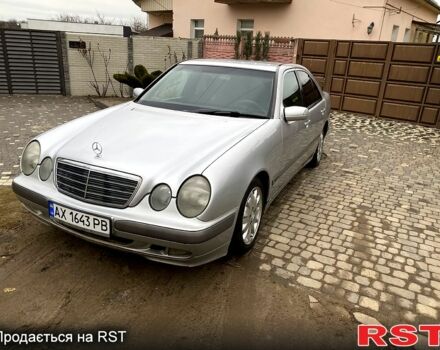 Серый Мерседес Е-Класс, объемом двигателя 2 л и пробегом 400 тыс. км за 2950 $, фото 1 на Automoto.ua