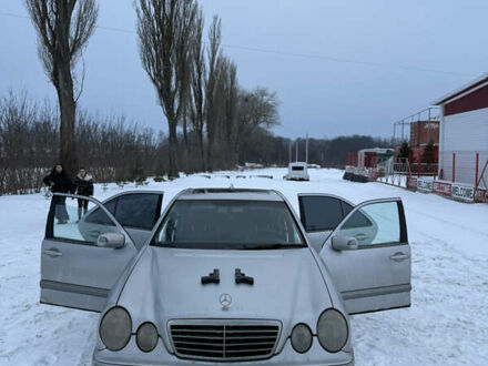 Серый Мерседес Е-Класс, объемом двигателя 2.8 л и пробегом 455 тыс. км за 3199 $, фото 1 на Automoto.ua