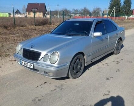 Серый Мерседес Е-Класс, объемом двигателя 2.15 л и пробегом 400 тыс. км за 2800 $, фото 1 на Automoto.ua