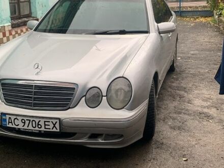 Сірий Мерседес Е-Клас, об'ємом двигуна 3.2 л та пробігом 480 тис. км за 3900 $, фото 1 на Automoto.ua