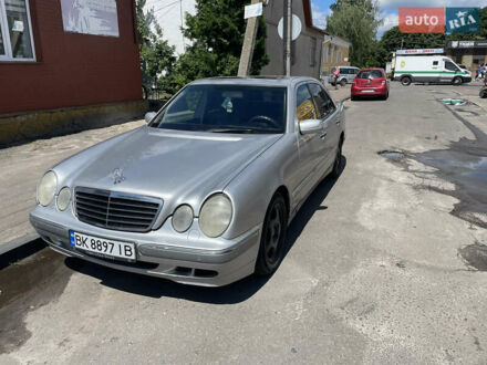 Мерседес Е-Класс 2000 в Ровно на Automoto.ua Серый Мерседес Е-Класс, объемом двигателя 2.4 л и пробегом 500 тыс. км за 3150 $, фото 1 на Automoto.ua