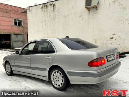 Серый Мерседес Е-Класс, объемом двигателя 2 л и пробегом 280 тыс. км за 3800 $, фото 1 на Automoto.ua