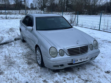 Серый Мерседес Е-Класс, объемом двигателя 3.2 л и пробегом 320 тыс. км за 4000 $, фото 1 на Automoto.ua