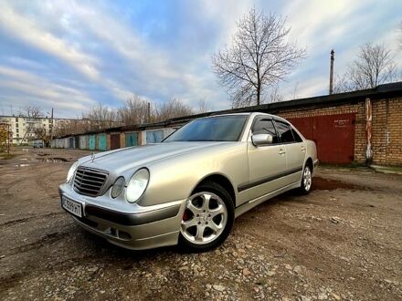 Серый Мерседес Е-Класс, объемом двигателя 2.2 л и пробегом 550 тыс. км за 4500 $, фото 1 на Automoto.ua