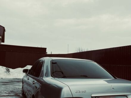 Серый Мерседес Е-Класс, объемом двигателя 2.4 л и пробегом 450 тыс. км за 4000 $, фото 1 на Automoto.ua