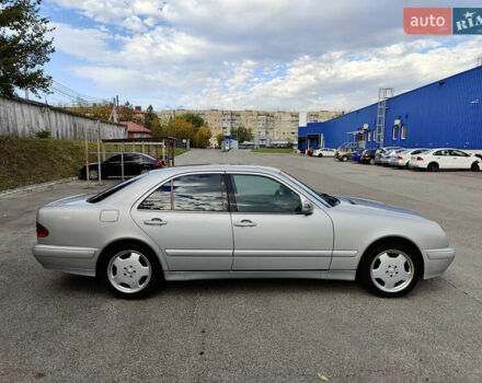 Серый Мерседес Е-Класс, объемом двигателя 3.2 л и пробегом 356 тыс. км за 8499 $, фото 1 на Automoto.ua