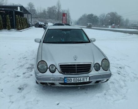 Серый Мерседес Е-Класс, объемом двигателя 2.1 л и пробегом 400 тыс. км за 2500 $, фото 1 на Automoto.ua