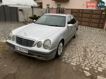 Серый Мерседес Е-Класс, объемом двигателя 2 л и пробегом 300 тыс. км за 2950 $, фото 1 на Automoto.ua