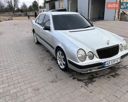 Серый Мерседес Е-Класс, объемом двигателя 2.6 л и пробегом 550 тыс. км за 3000 $, фото 1 на Automoto.ua