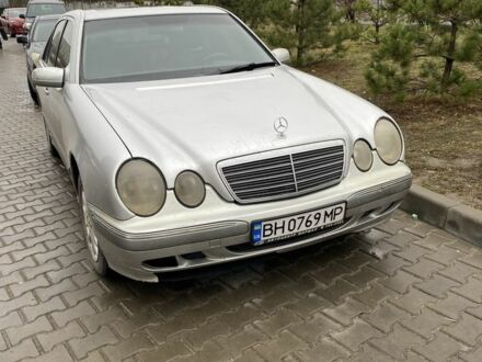 Серый Мерседес Е-Класс, объемом двигателя 2.7 л и пробегом 310 тыс. км за 4199 $, фото 1 на Automoto.ua