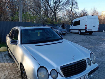 Серый Мерседес Е-Класс, объемом двигателя 2 л и пробегом 444 тыс. км за 2999 $, фото 1 на Automoto.ua