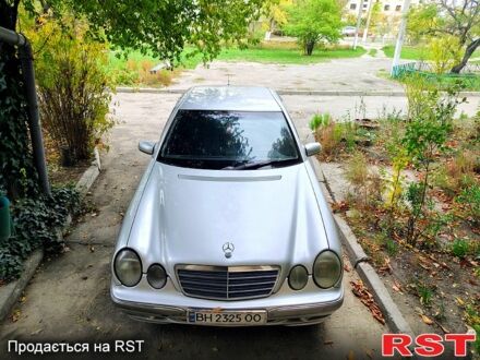 Серый Мерседес Е-Класс, объемом двигателя 2.2 л и пробегом 405 тыс. км за 3500 $, фото 1 на Automoto.ua