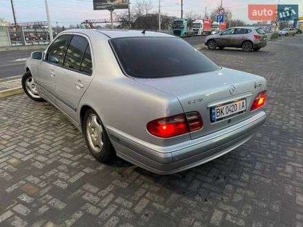 Мерседес Е-Класс 2001 в Ровно на Automoto.ua Серый Мерседес Е-Класс, объемом двигателя 2.7 л и пробегом 326 тыс. км за 4700 $, фото 1 на Automoto.ua